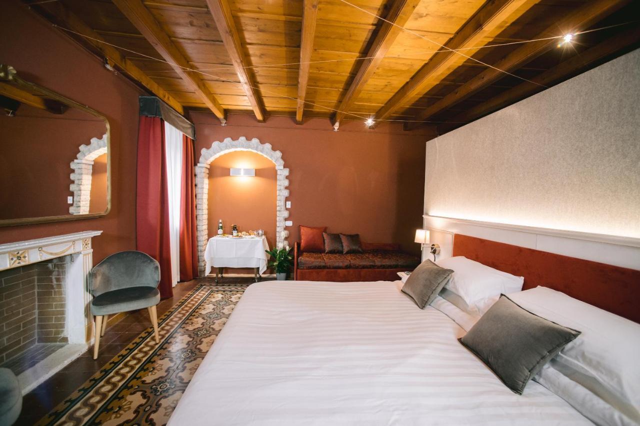 Bacco D'Oro Wine & Relais Hotel Mezzane di Sotto Exterior photo
